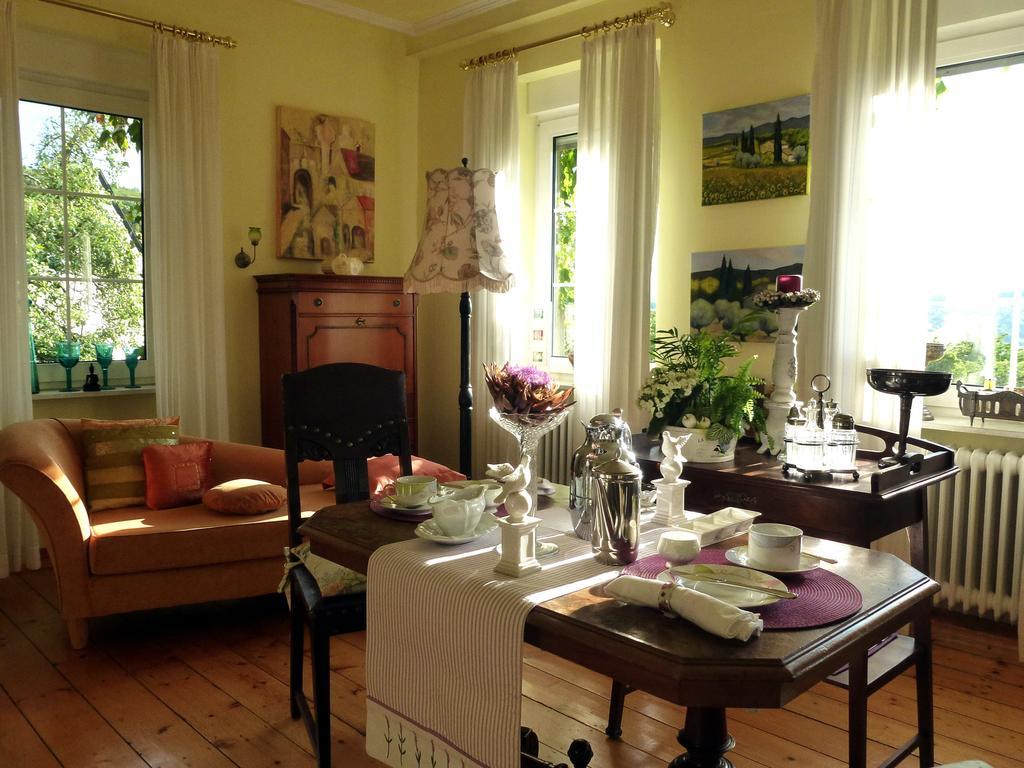 Romantikzimmer Im Antiquariat Sonnschied Номер фото