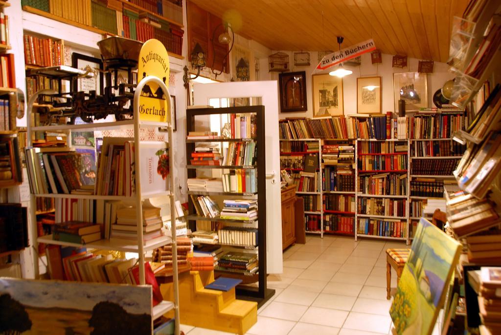 Romantikzimmer Im Antiquariat Sonnschied Номер фото