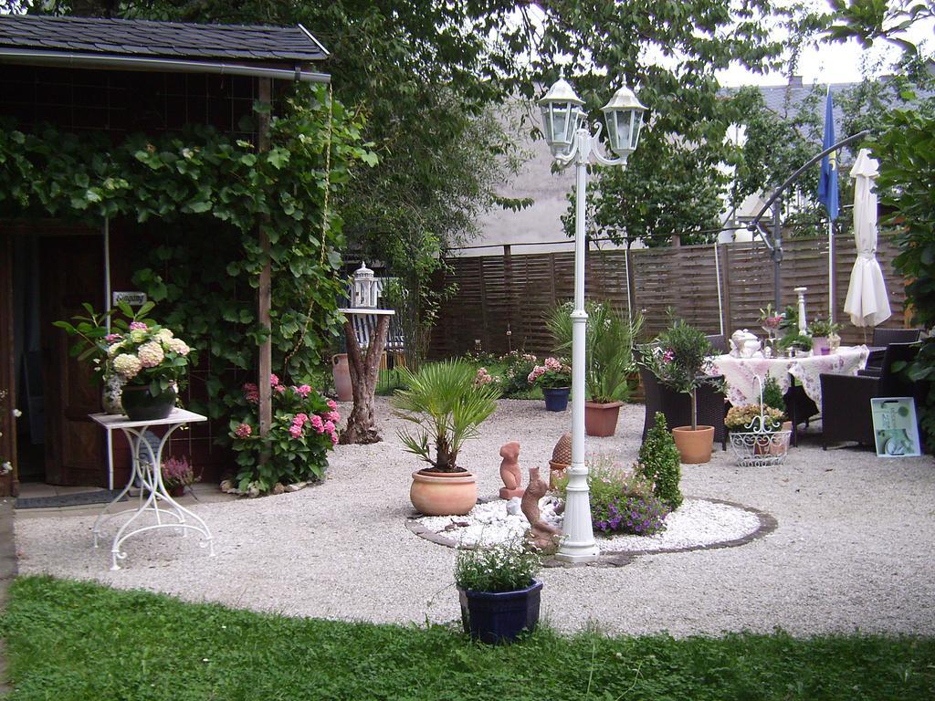 Romantikzimmer Im Antiquariat Sonnschied Номер фото